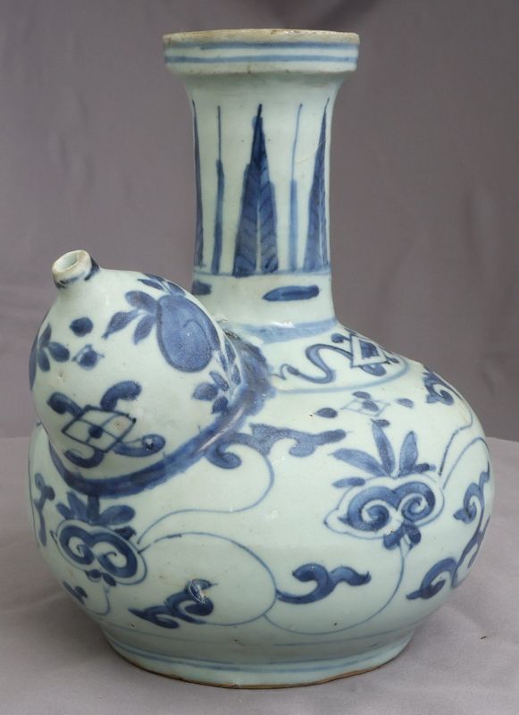 Chinese Ming Dynasty Wanli Period Blue and White Porcelain Kendi